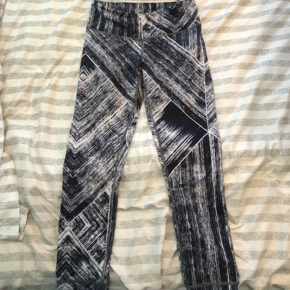 COPY - Lululemon Brushstroke B&W Crops Wunder - Picture 1 of 5